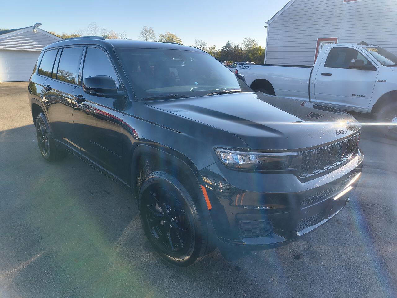 Used 2024 Jeep Grand Cherokee L Altitude image 8