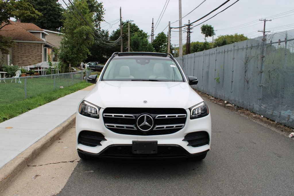 Used 2022 Mercedes-Benz GLS 450 4MATIC w/ AMG Line Exterior image 3