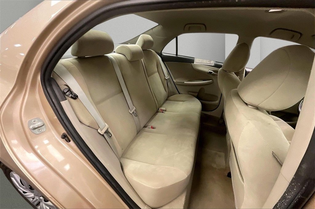 Used 2013 Toyota Corolla LE image 17