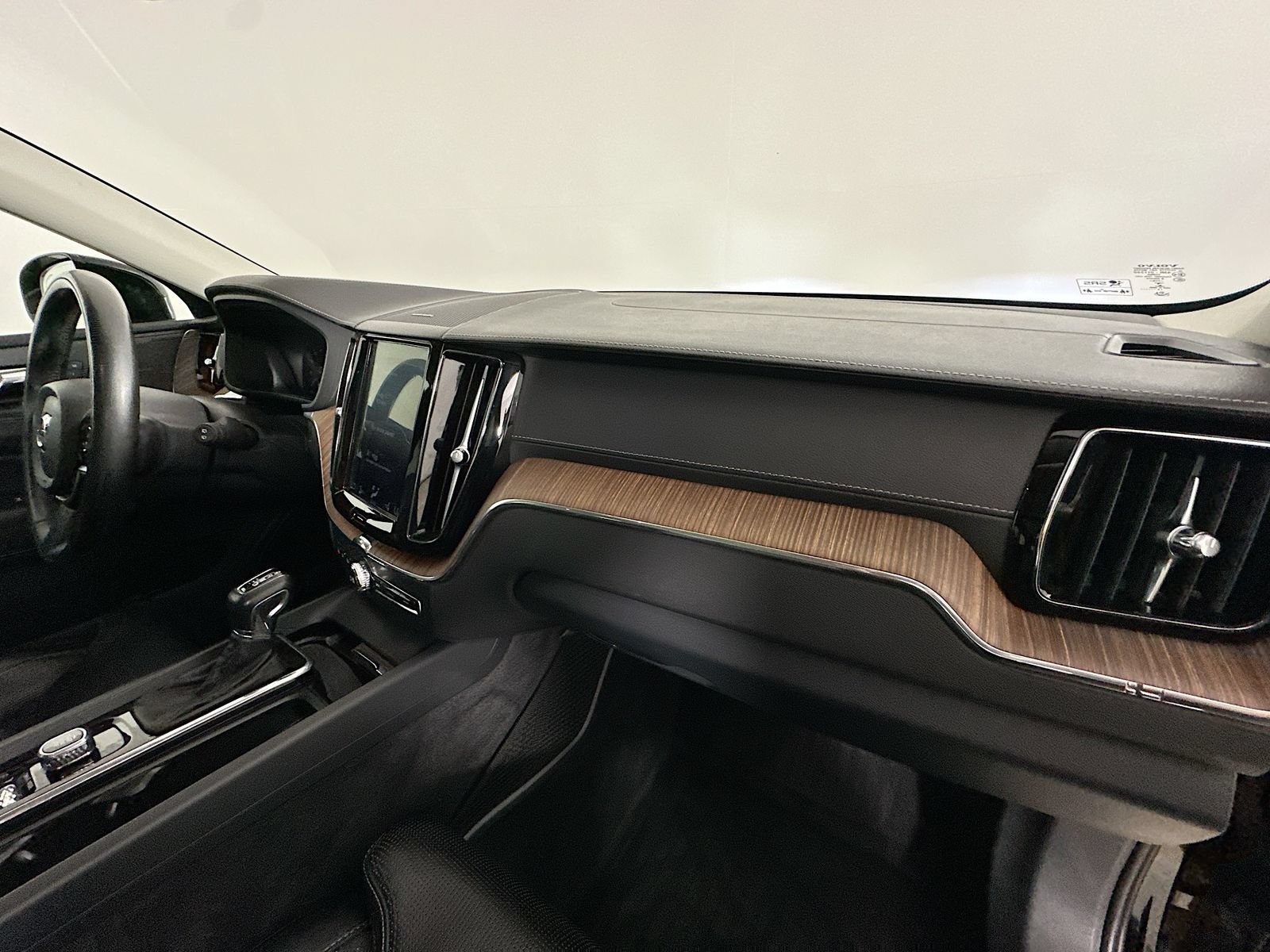 Used 2019 Volvo XC60 T6 Inscription w/ Protection Package Premier AWD/4WD image 45