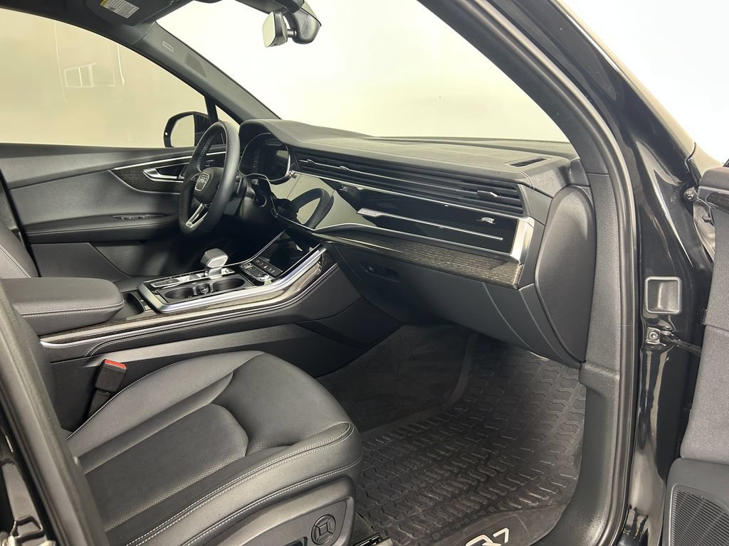 Used 2025 Audi Q7 3.0T Premium Plus AWD/4WD image 21