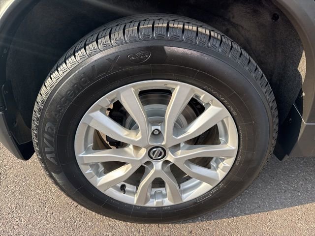 Certified 2020 Nissan Rogue SV image 33