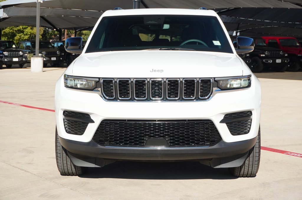 Used 2024 Jeep Grand Cherokee Laredo X w/ Trailer Tow Package image 7