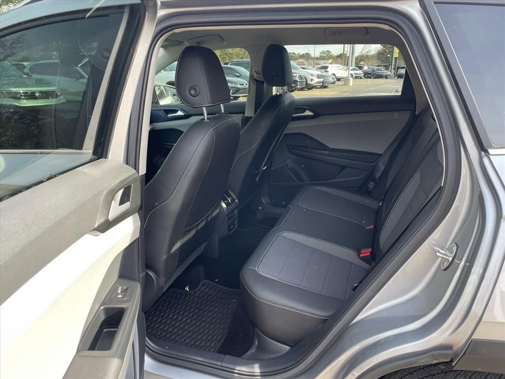Used 2023 Volkswagen Taos SE image 23