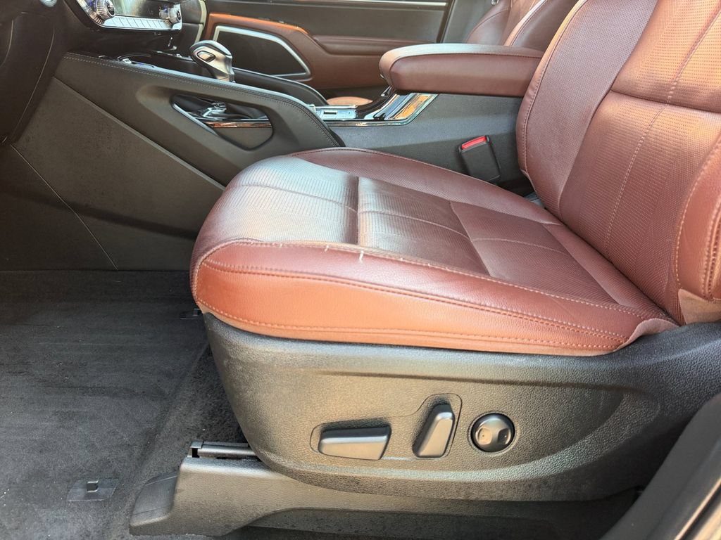 Used 2023 Kia Telluride EX w/ EX Captain's Chair Package FWD image 11