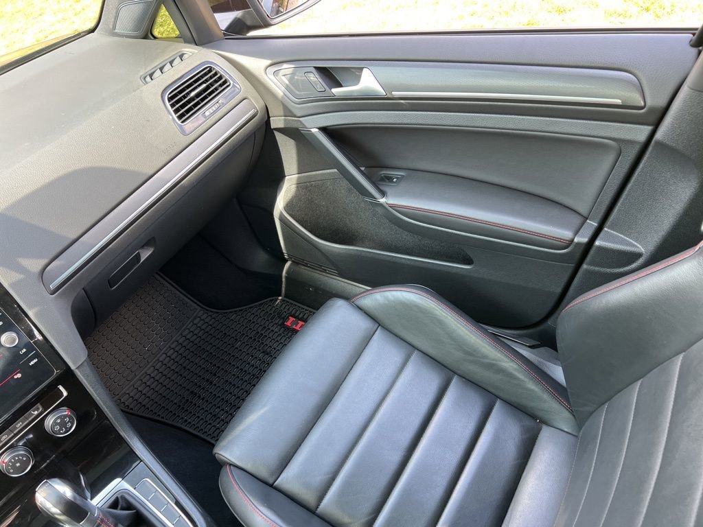 Used 2018 Volkswagen GTI SE image 26
