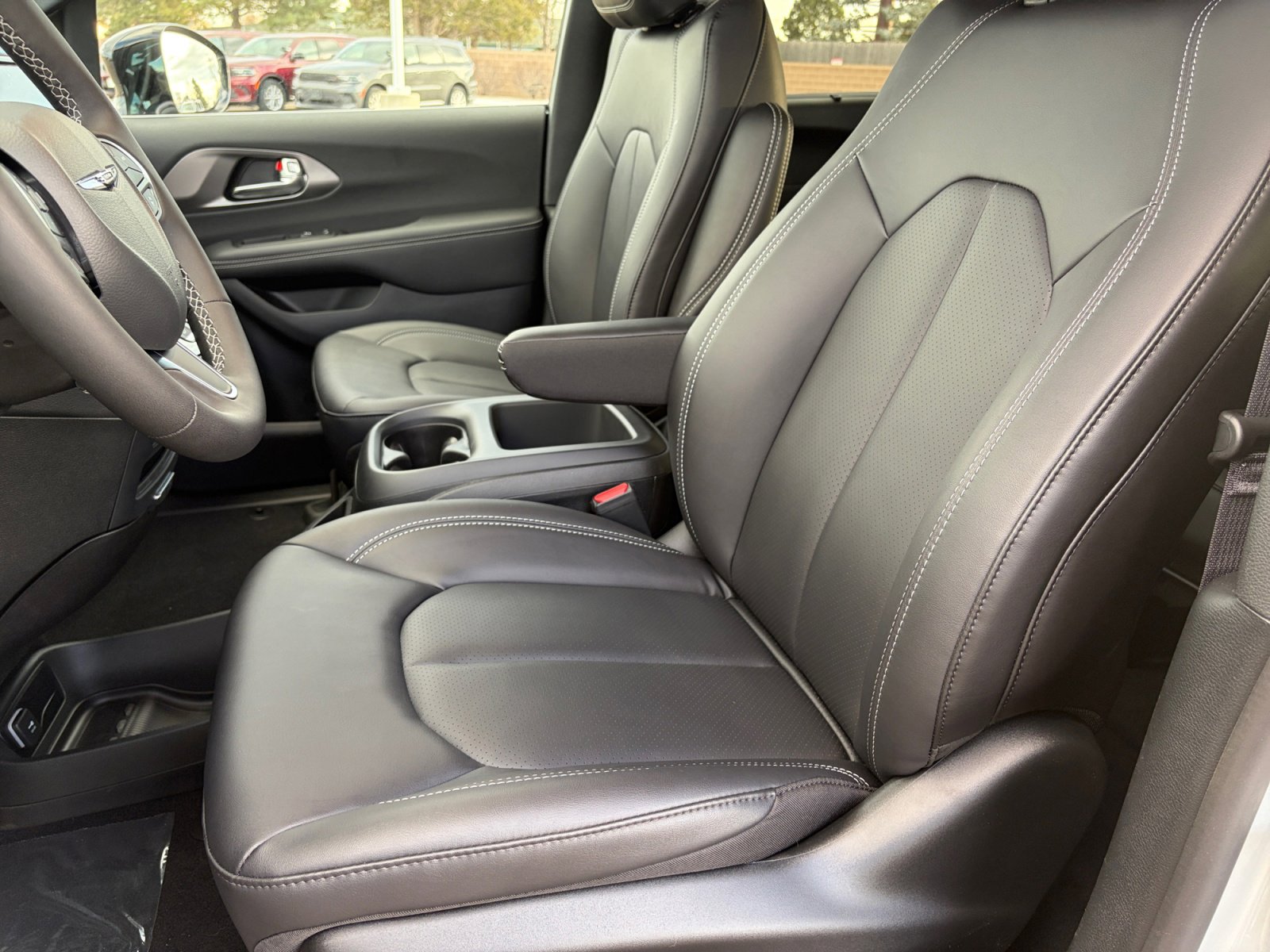 New 2026 Chrysler Pacifica Select AWD/4WD image 13