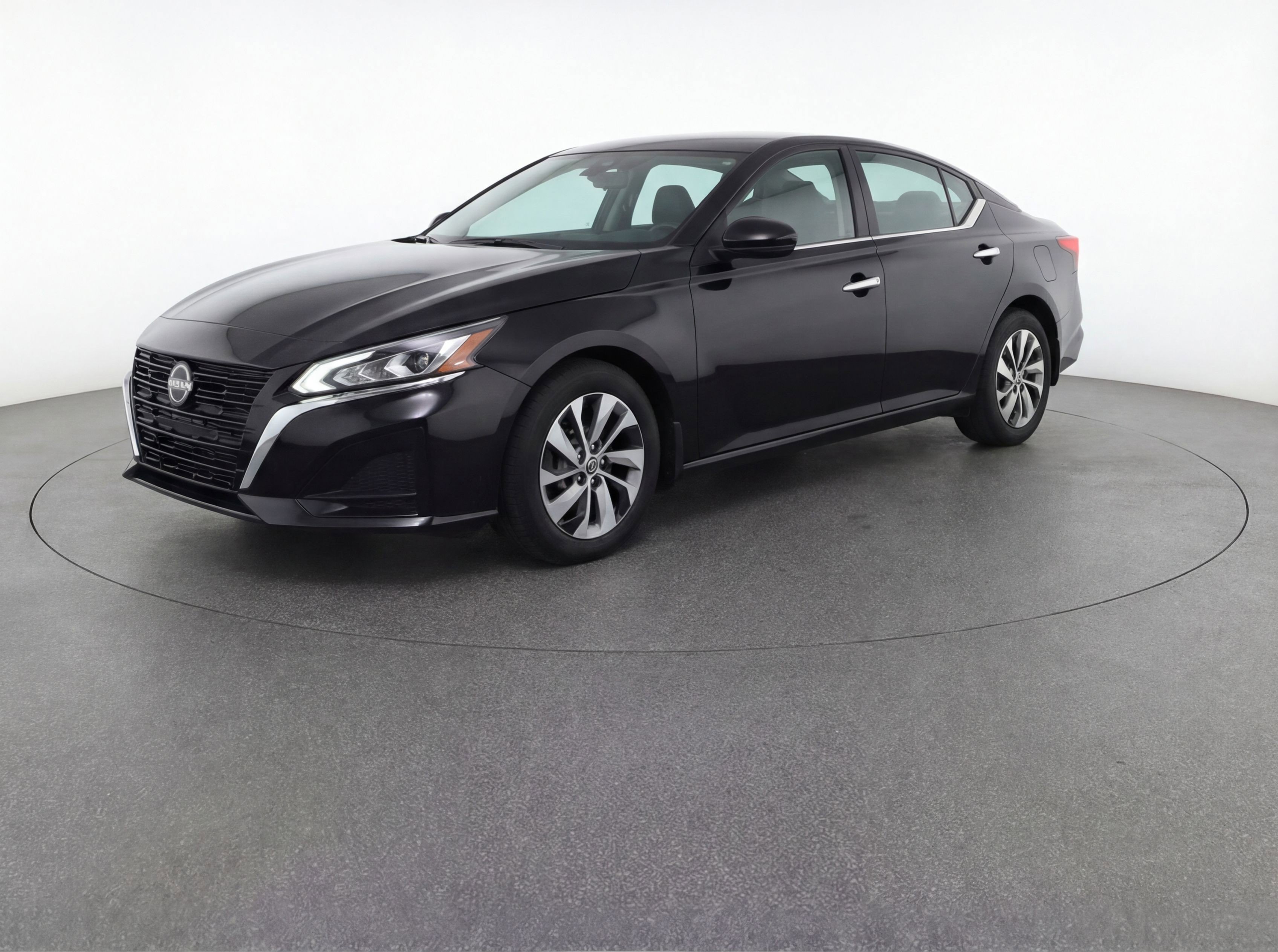 Used 2023 Nissan Altima 2.5 S image 3