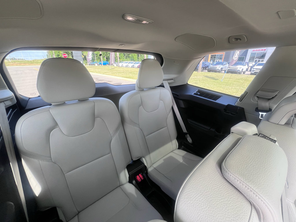 Used 2023 Volvo XC90 B6 Plus w/ Protection Package Premier AWD/4WD image 13