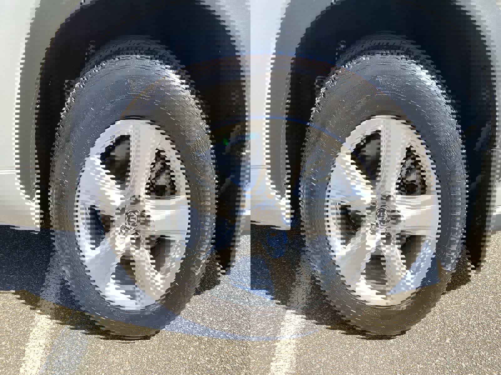 Used 2023 Toyota Highlander LE image 13