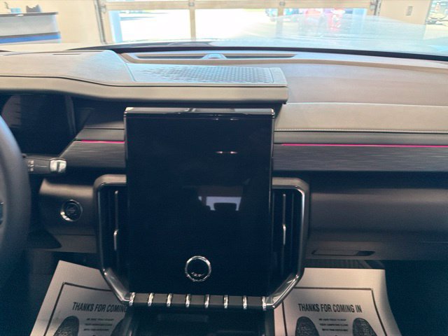 Used 2026 GMC Acadia AT4 w/ LPO, Floor Liner Package AWD/4WD image 28