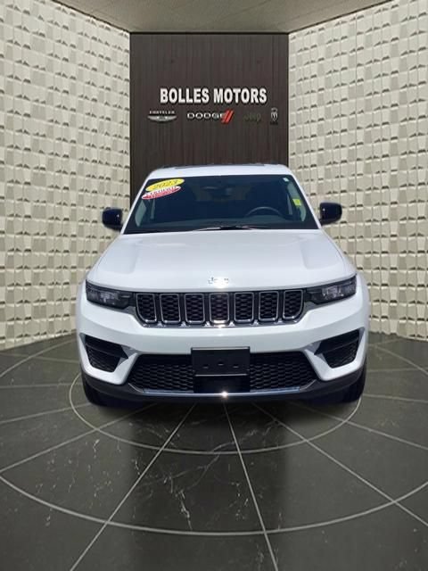 Certified 2023 Jeep Grand Cherokee Laredo AWD/4WD image 11