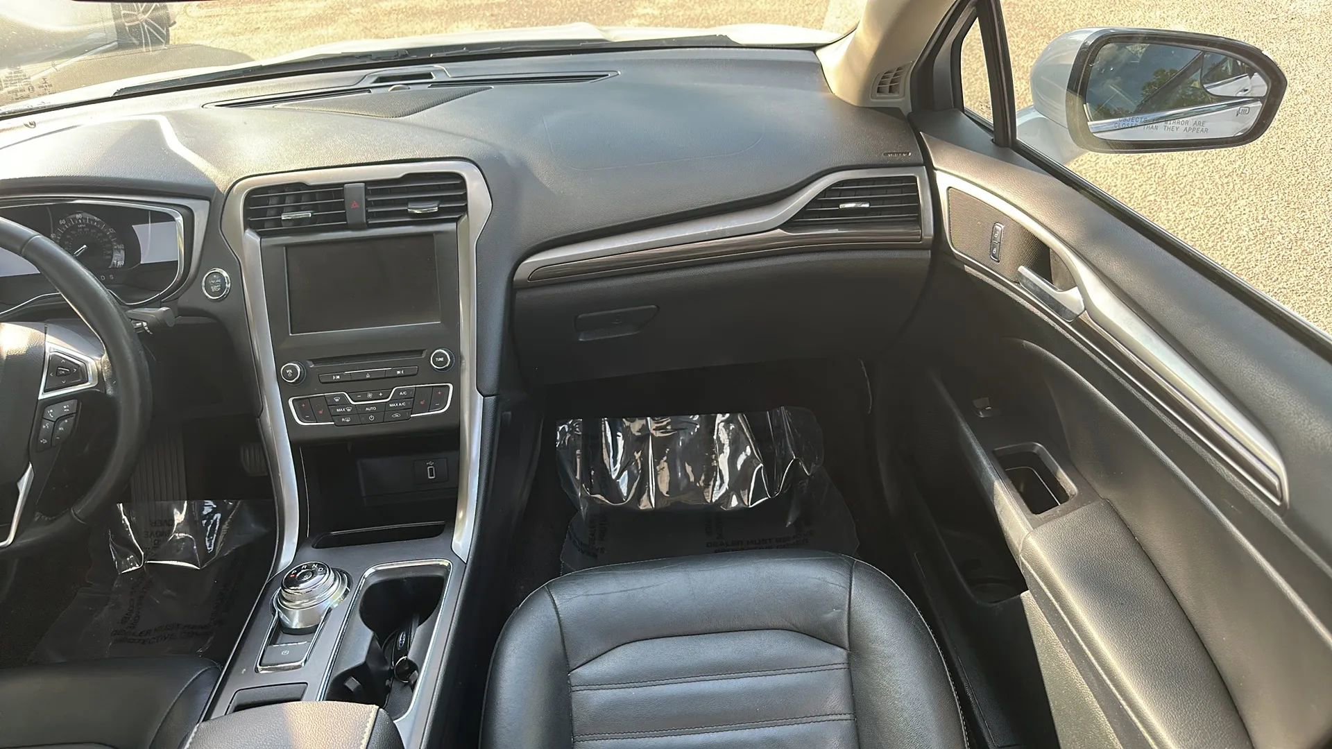 Used 2017 Ford Fusion SE w/ Fusion SE Technology Package AWD/4WD image 27