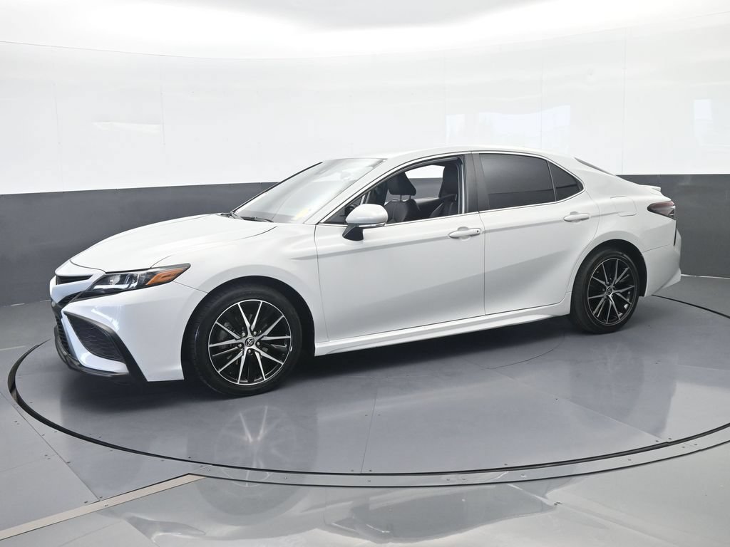 Used 2023 Toyota Camry SE FWD image 2