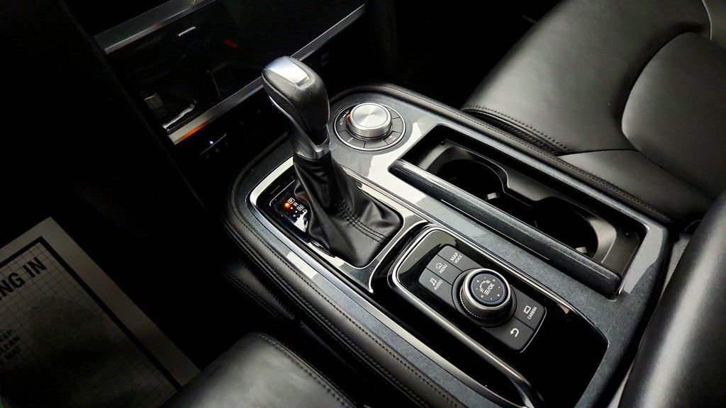 Used 2022 Nissan Armada SV w/ SV Appearance Package image 16