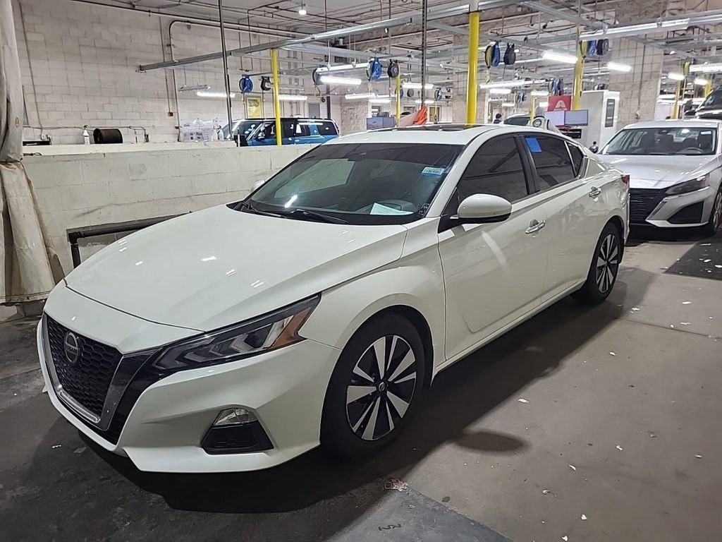 Used 2022 Nissan Altima 2.5 SV w/ SV Premium Package image 2