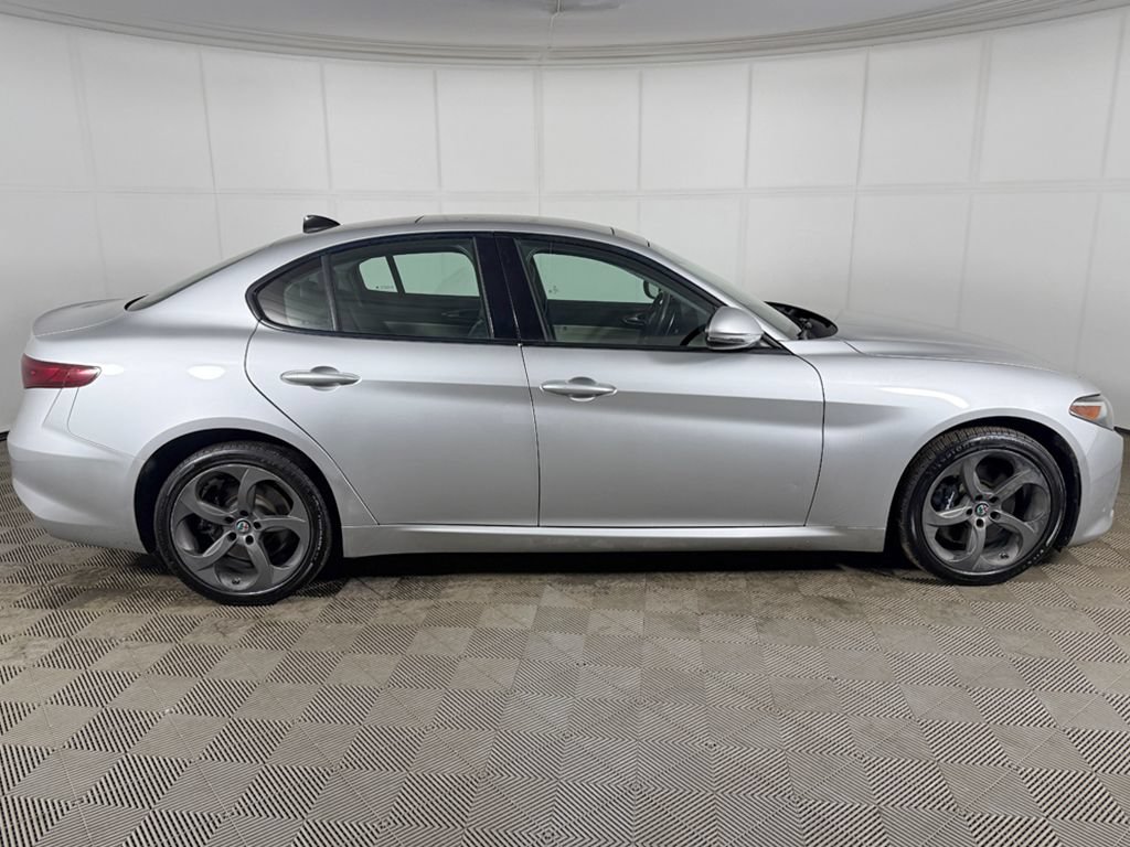 Used 2018 Alfa Romeo Giulia AWD image 14