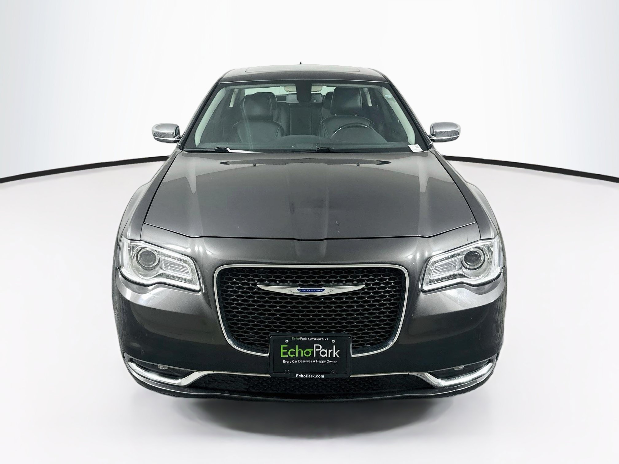 Used 2017 Chrysler 300 C RWD image 2