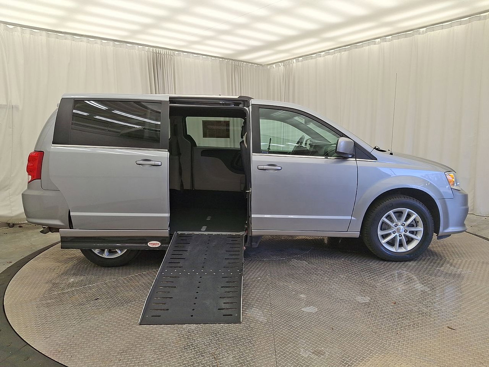Used 2019 Dodge Grand Caravan SXT image 25