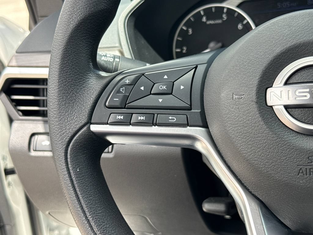 Used 2023 Nissan Altima 2.5 SV FWD image 14