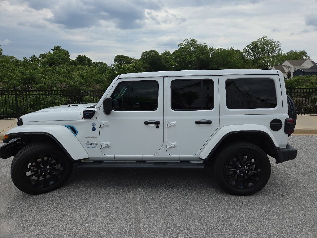 Used 2024 Jeep Wrangler Unlimited Sahara AWD/4WD image 1