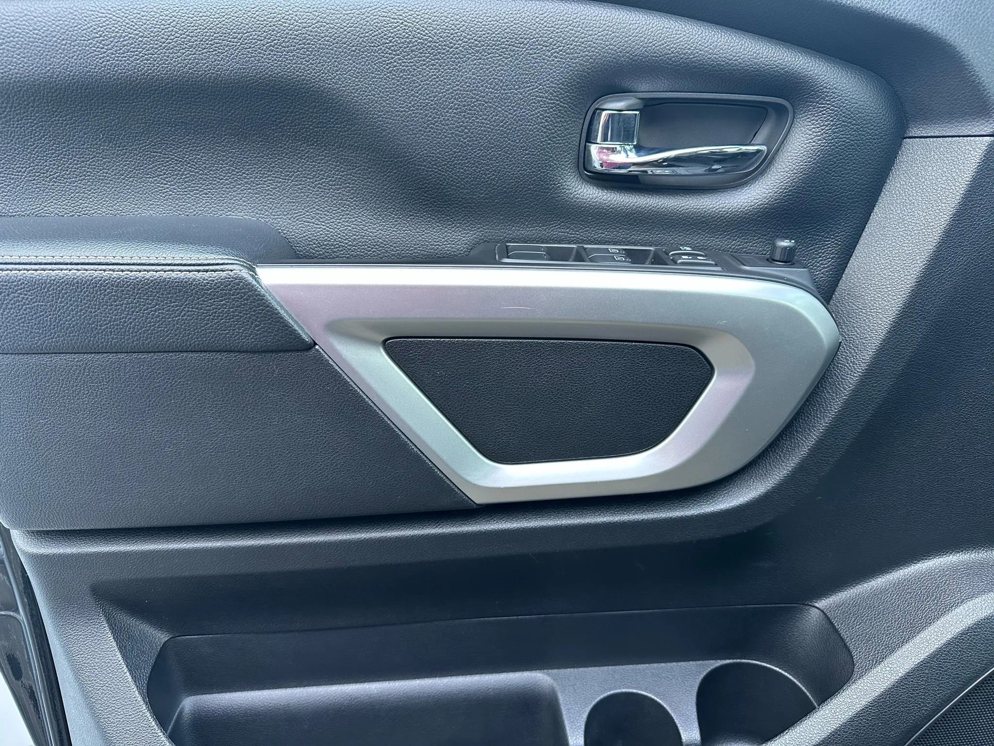 Used 2018 Nissan Titan PRO-4X image 13