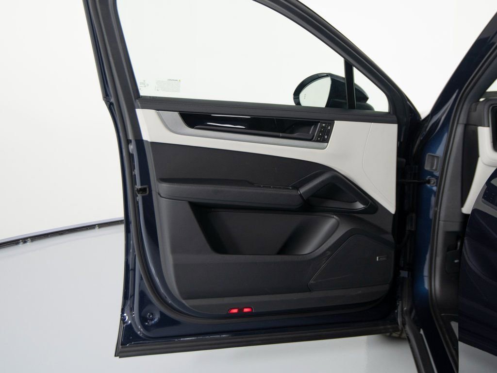 New 2026 Porsche Cayenne S image 17