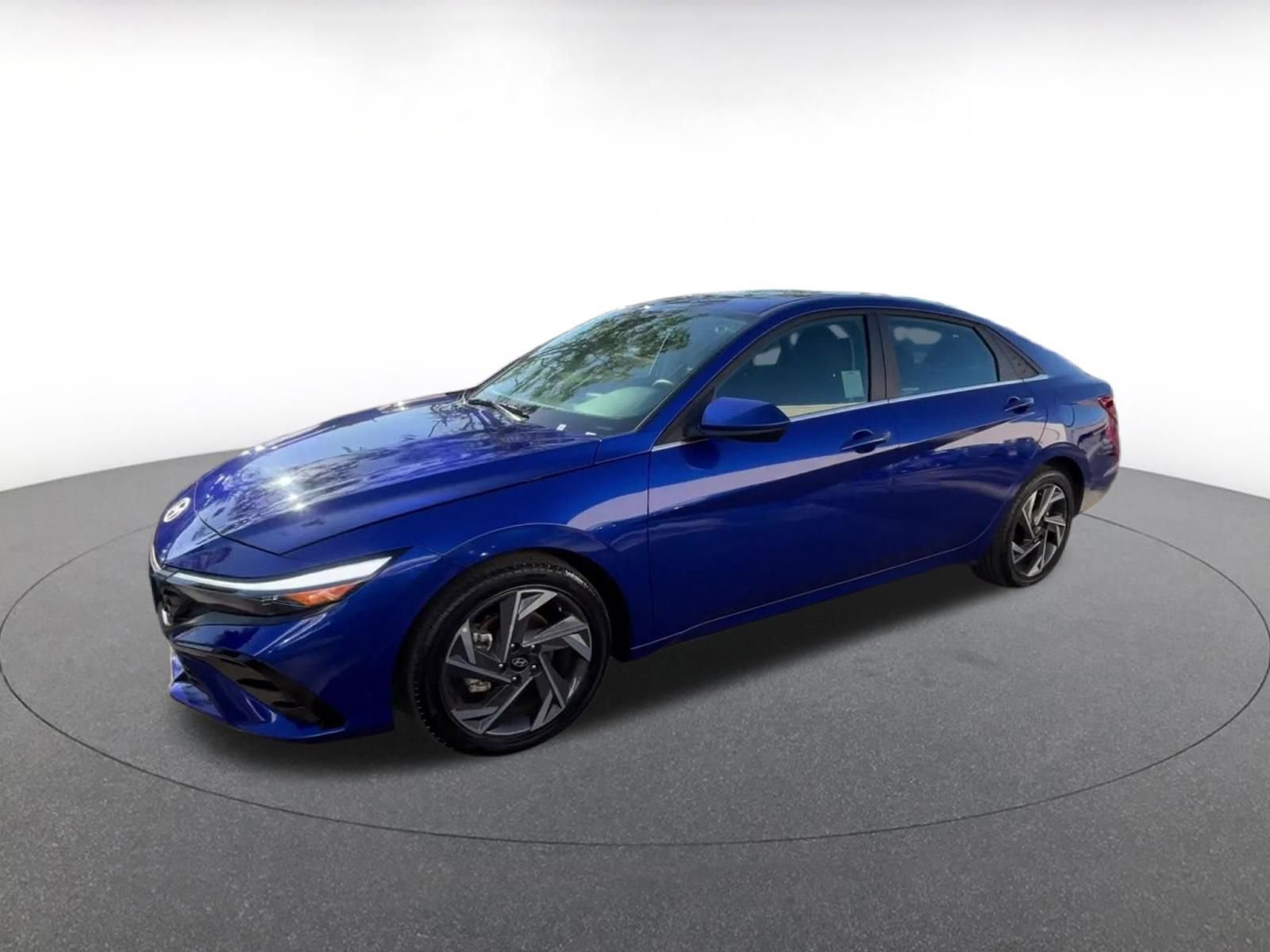 Used 2025 Hyundai Elantra SEL image 8