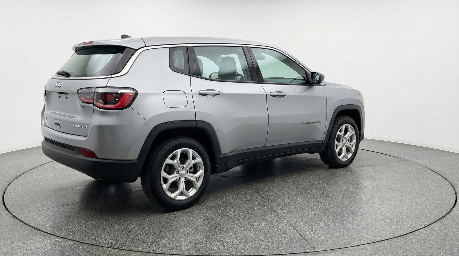 Used 2025 Jeep Compass Latitude image 9