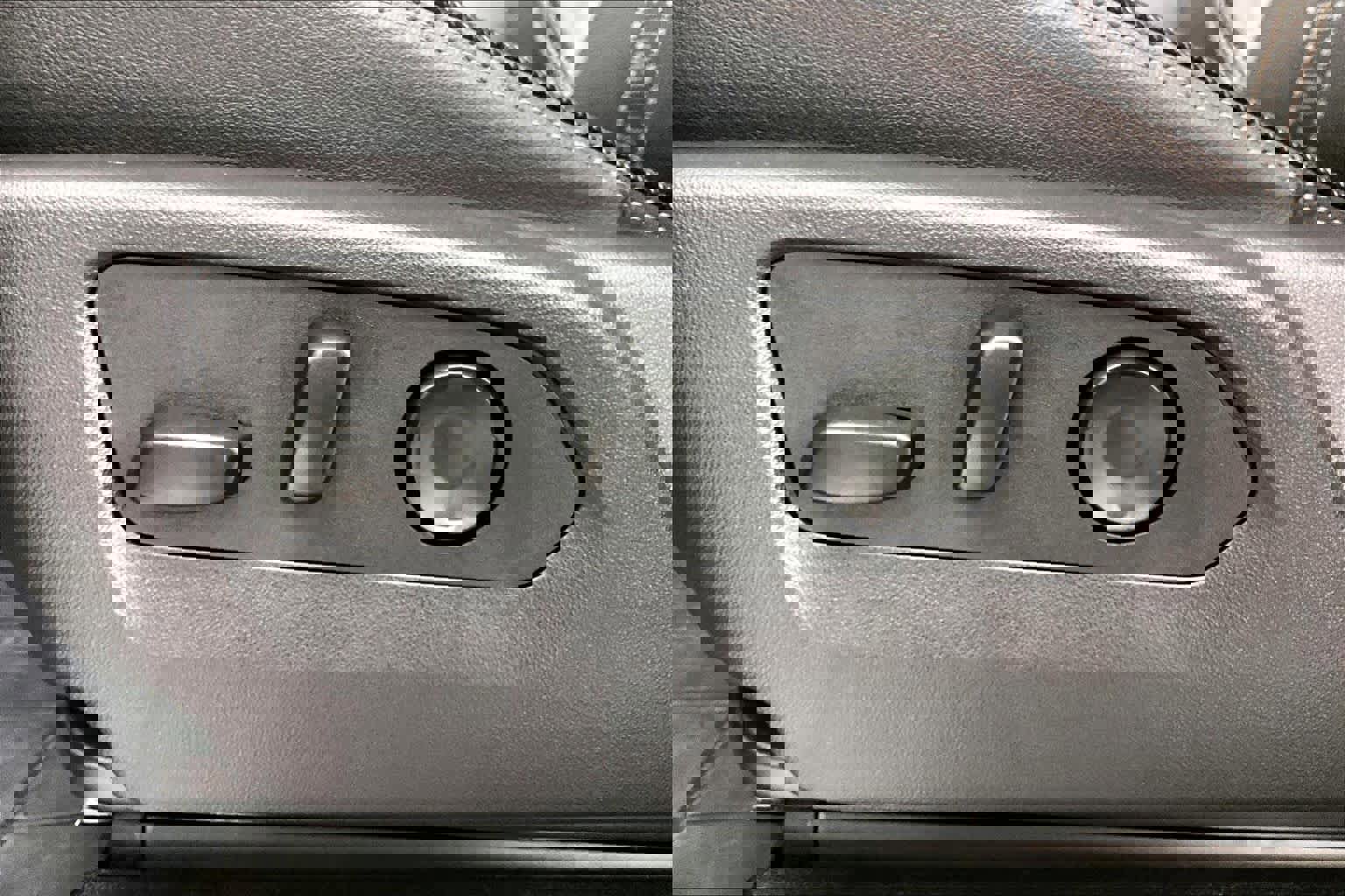 Used 2025 Chevrolet Suburban High Country image 32