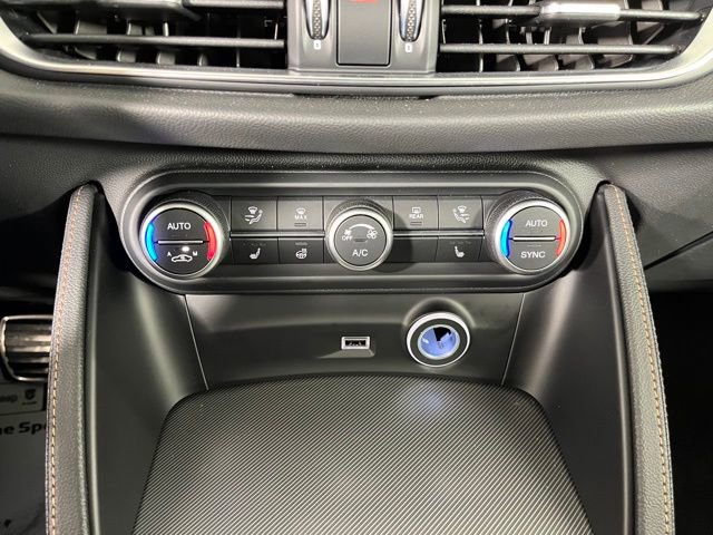Used 2025 Alfa Romeo Stelvio Sprint AWD/4WD image 36
