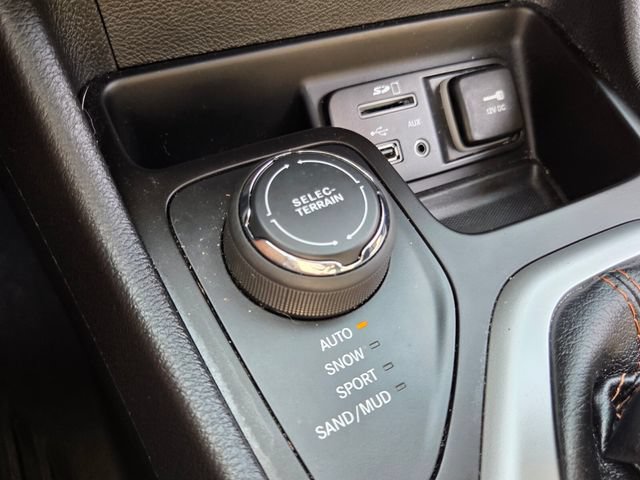Used 2017 Jeep Cherokee Limited AWD/4WD image 25