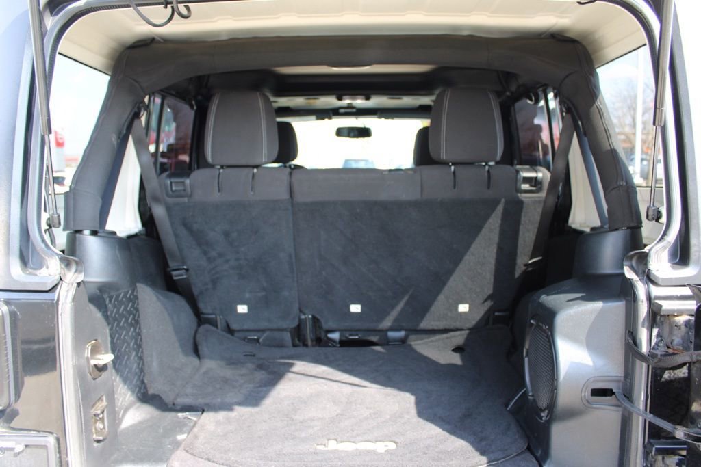 Used 2014 Jeep Wrangler Unlimited Sahara w/ Connectivity Group image 11