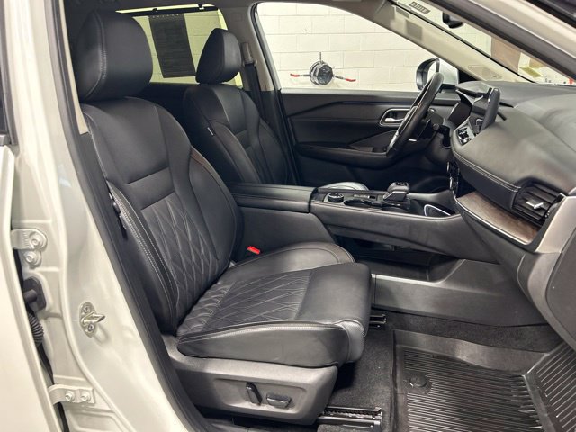 Used 2024 Nissan Rogue Platinum w/ Platinum Premium Package AWD/4WD image 12