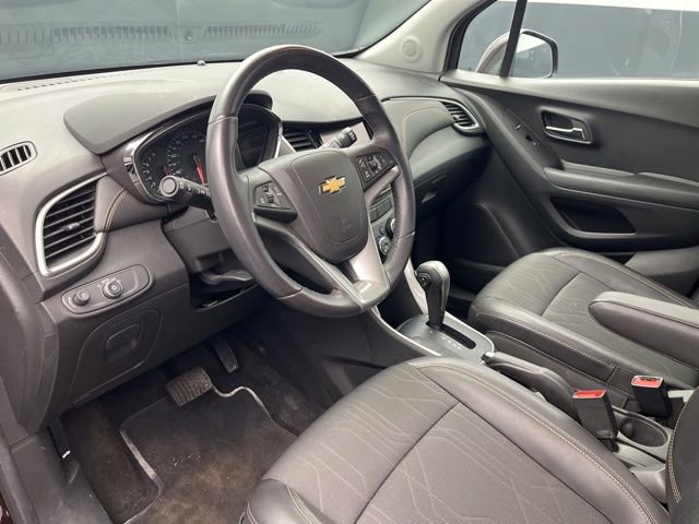 Used 2022 Chevrolet Trax LT w/ LT Convenience Package image 10