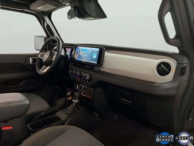 Used 2025 Jeep Wrangler Unlimited Sahara w/ Safety Group image 20