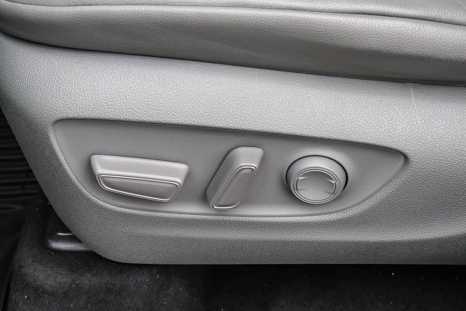 Used 2021 Toyota Highlander XLE AWD/4WD image 31