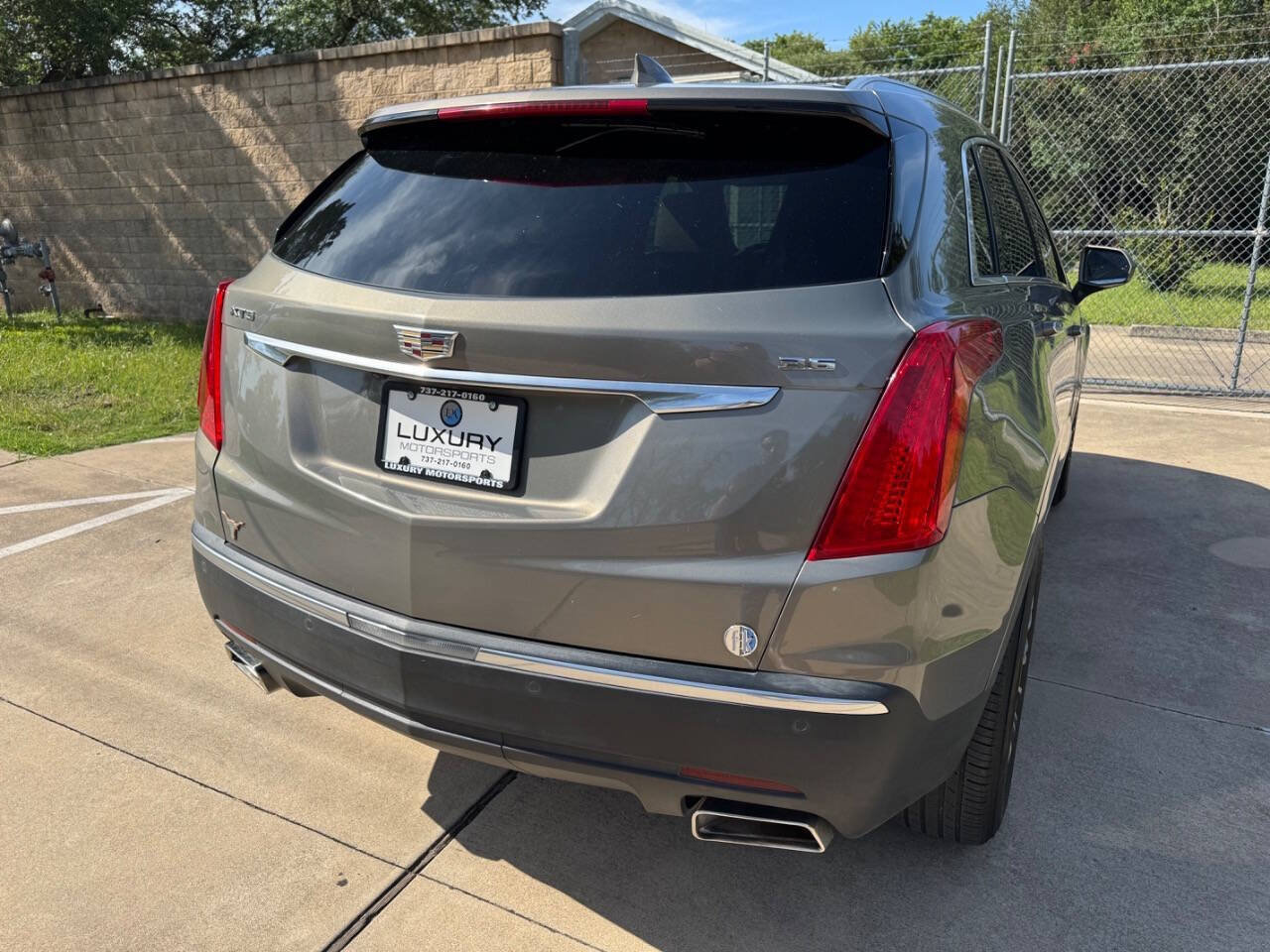 Used 2017 Cadillac XT5 Luxury w/ Driver Awareness Package FWD image 14