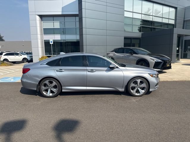 Used 2018 Honda Accord Touring image 2