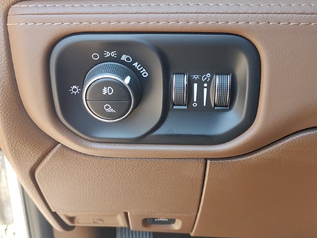 Used 2022 RAM 3500 Limited AWD/4WD image 25