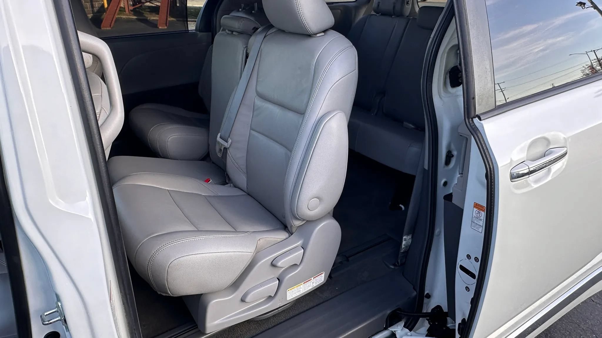 Used 2019 Toyota Sienna XLE w/ Protection Package FWD image 13