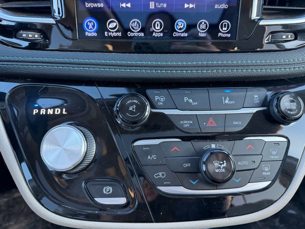 Used 2017 Chrysler Pacifica Platinum image 9