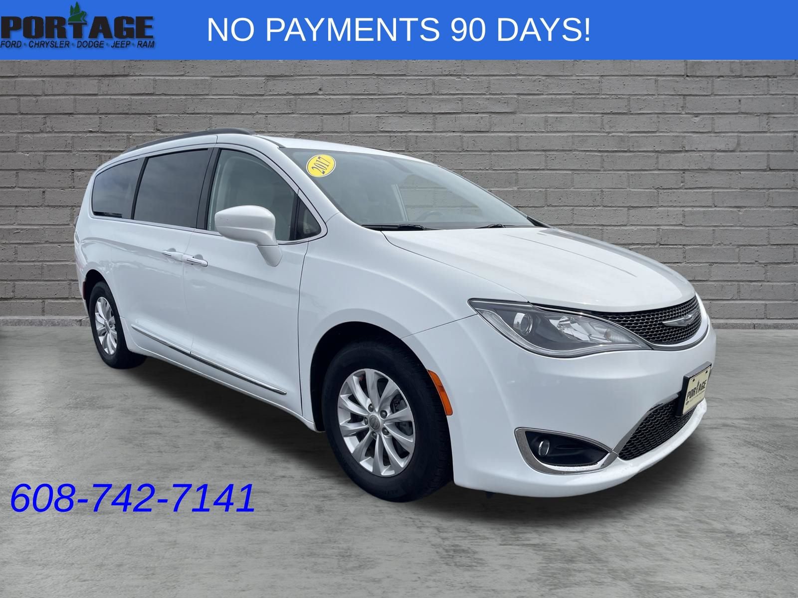 Used 2017 Chrysler Pacifica Touring-L FWD video 1
