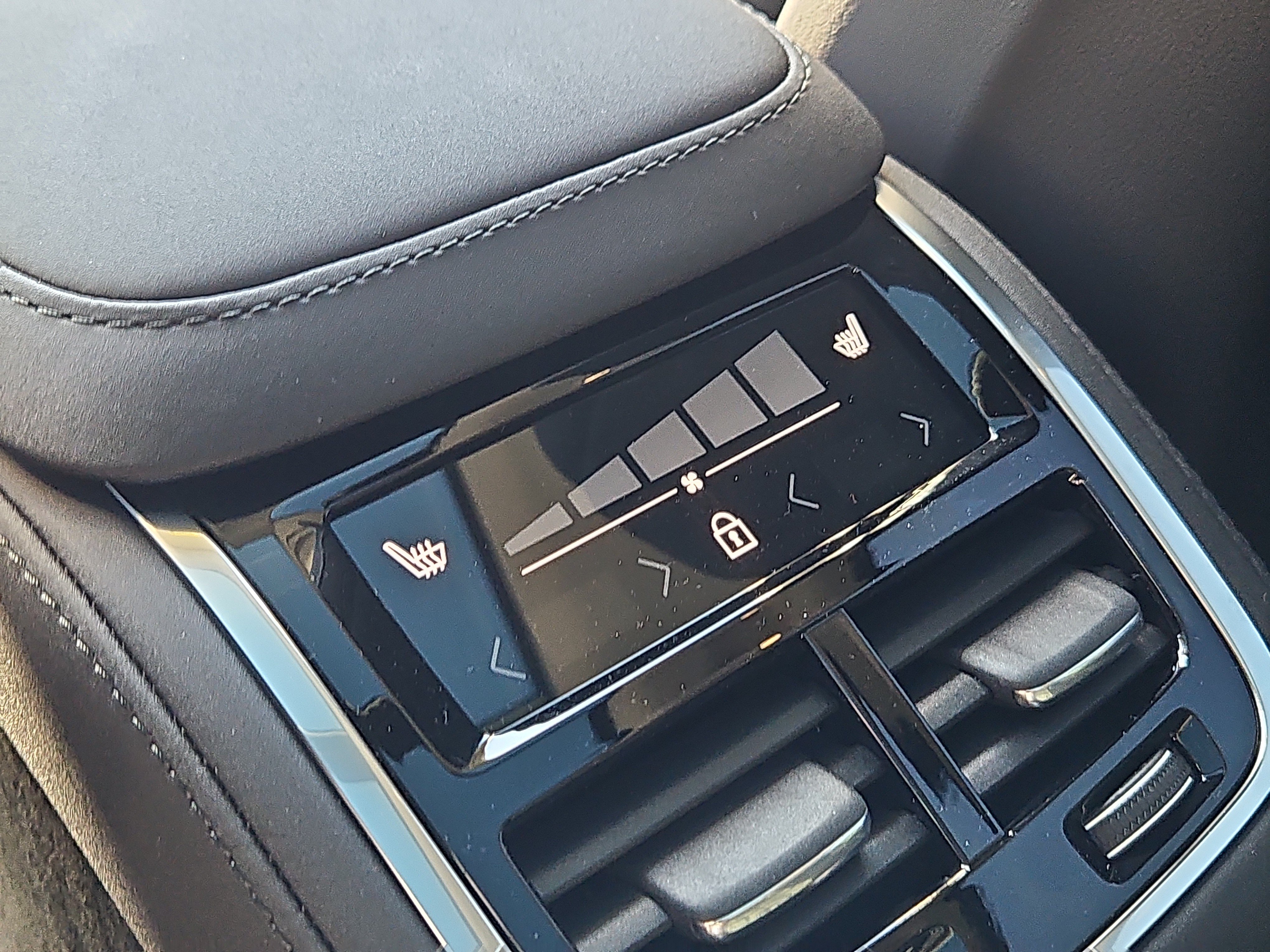 New 2027 Volvo XC90 B6 Ultra AWD/4WD image 12