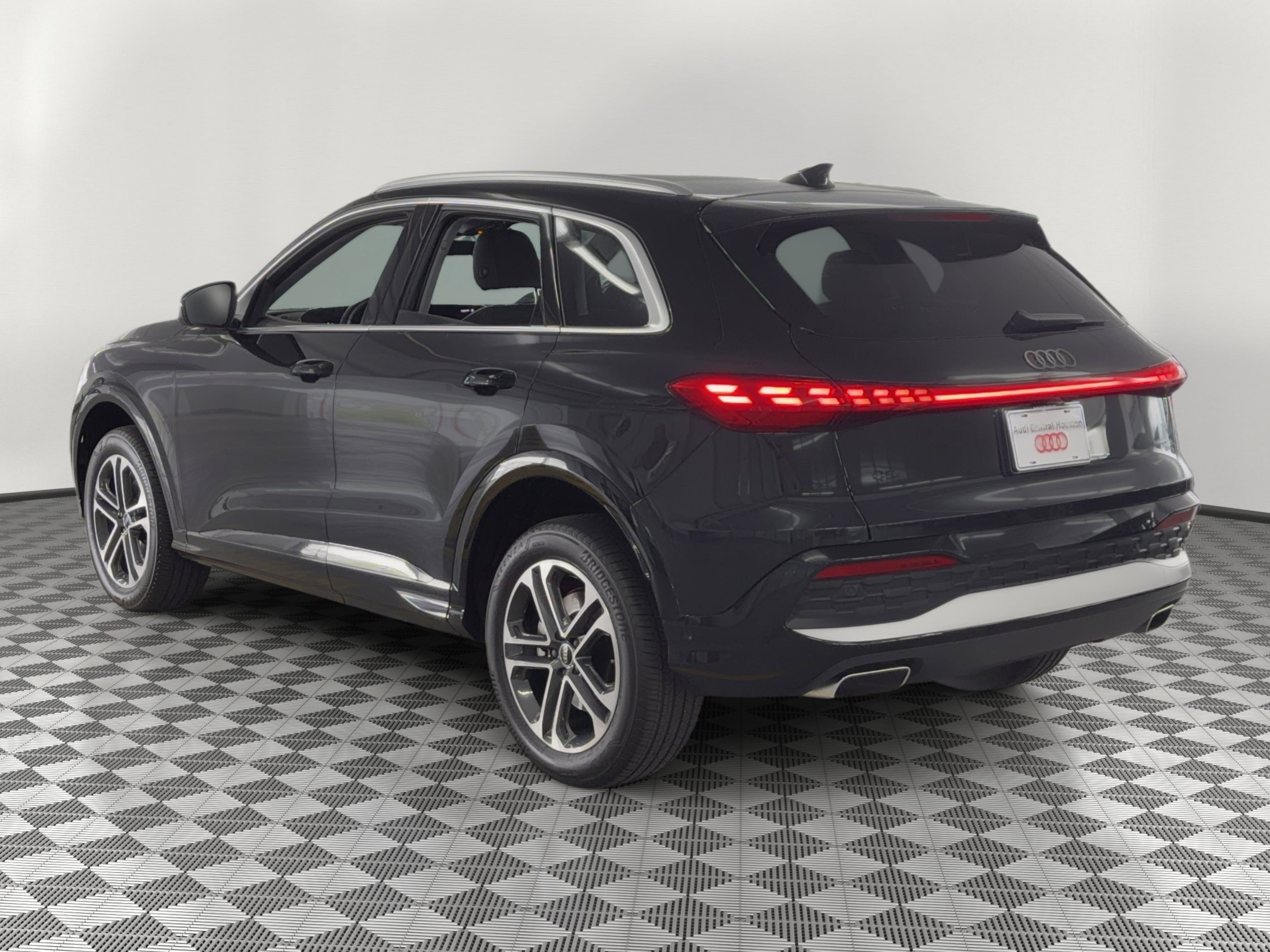 Certified 2025 Audi Q5 Premium Plus w/ Premium Plus image 3