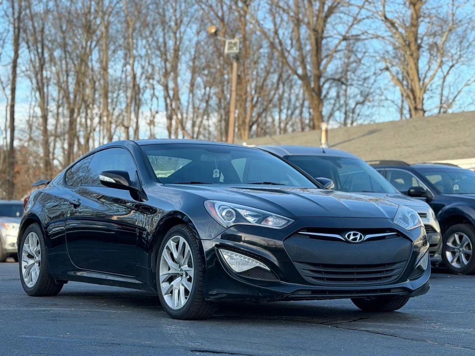 Used 2015 Hyundai Genesis 3.8 image 2