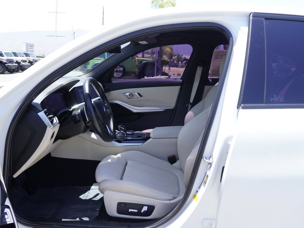 Used 2019 BMW 330i Sedan w/ Driving Assistance Package RWD image 26