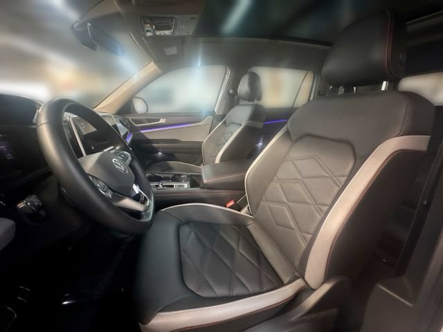 Certified 2025 Volkswagen Atlas Peak Edition SE AWD/4WD image 14