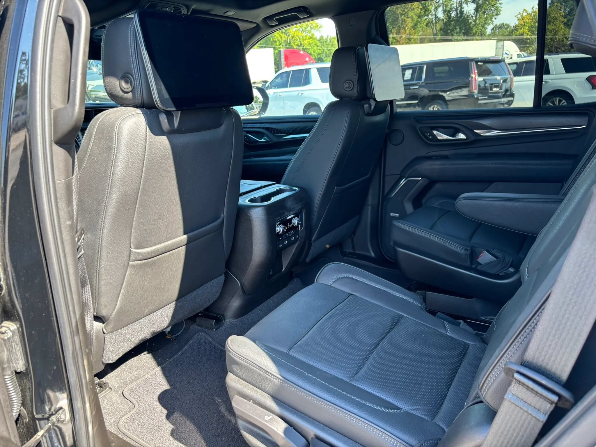 Used 2021 GMC Yukon Denali w/ Denali Ultimate Package AWD/4WD image 14