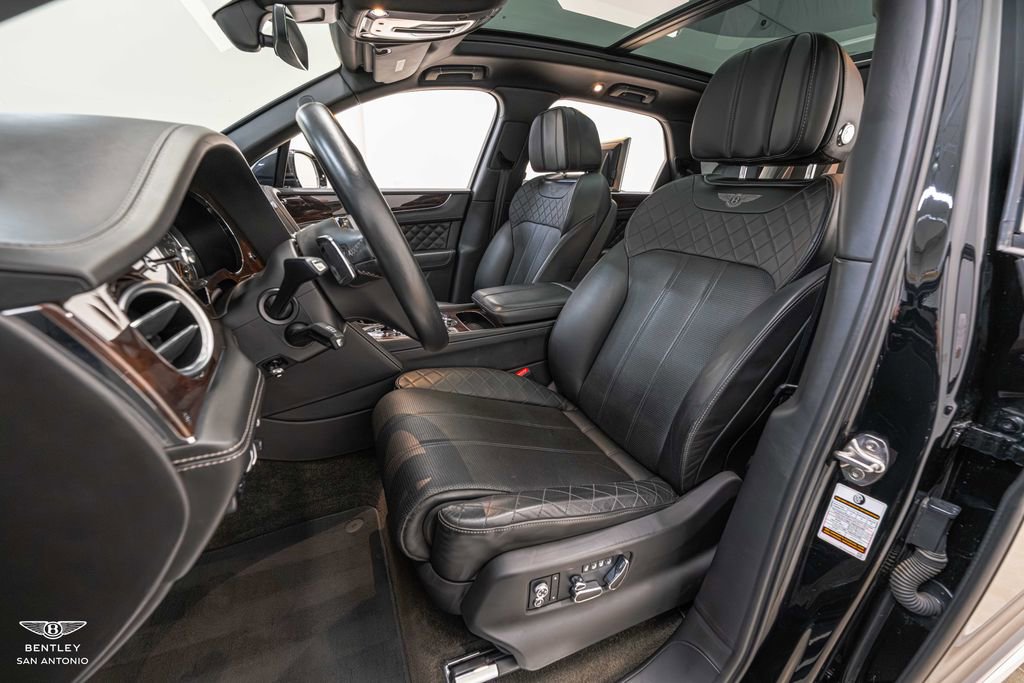 Used 2017 Bentley Bentayga AWD/4WD image 22